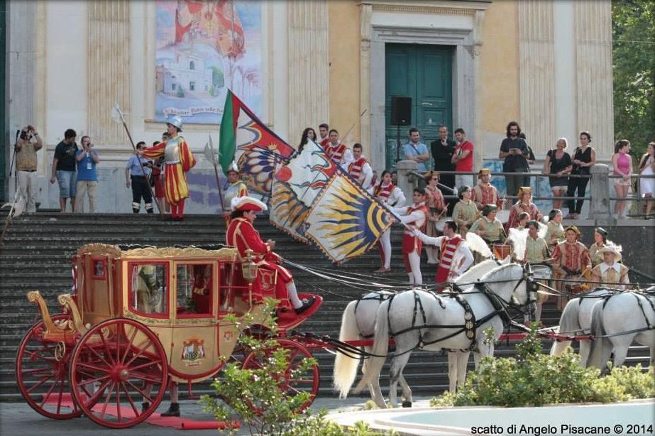 Il 1 maggio Salerno ospita "La belle époque salernitana" una sfilata di  carrozze d´epoca e personaggi in costume